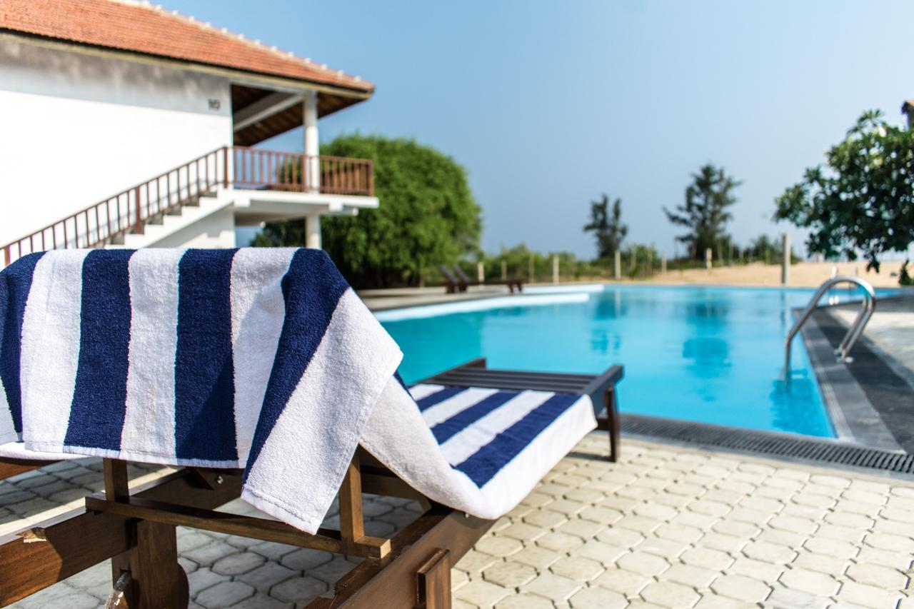 Ladja Beach Resort Ambalantota Екстер'єр фото
