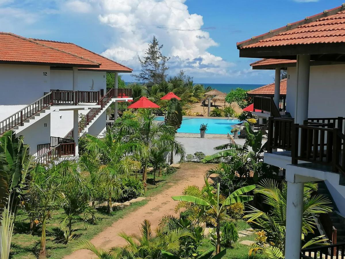 Ladja Beach Resort Ambalantota Екстер'єр фото
